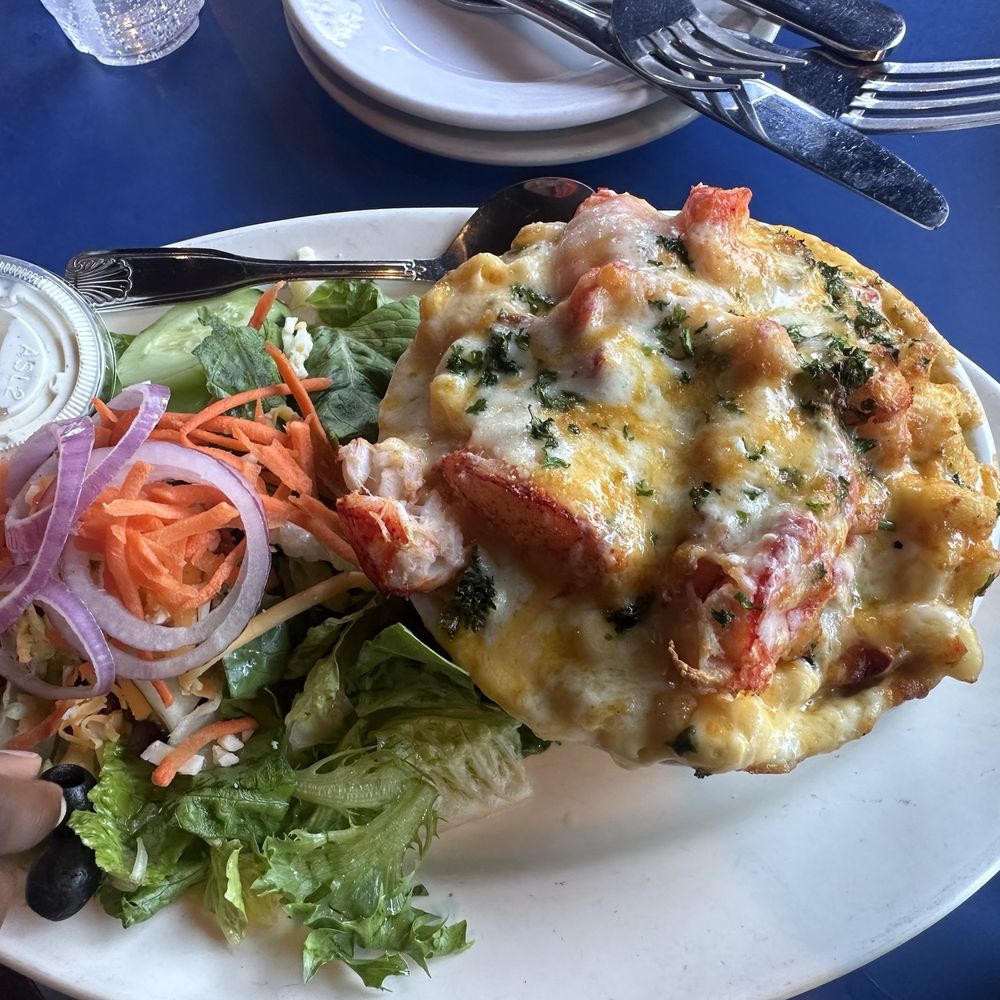 Boston Sail Loft - Lobster Mac and Cheese - Bars Near Me - Boston, Massachusetts