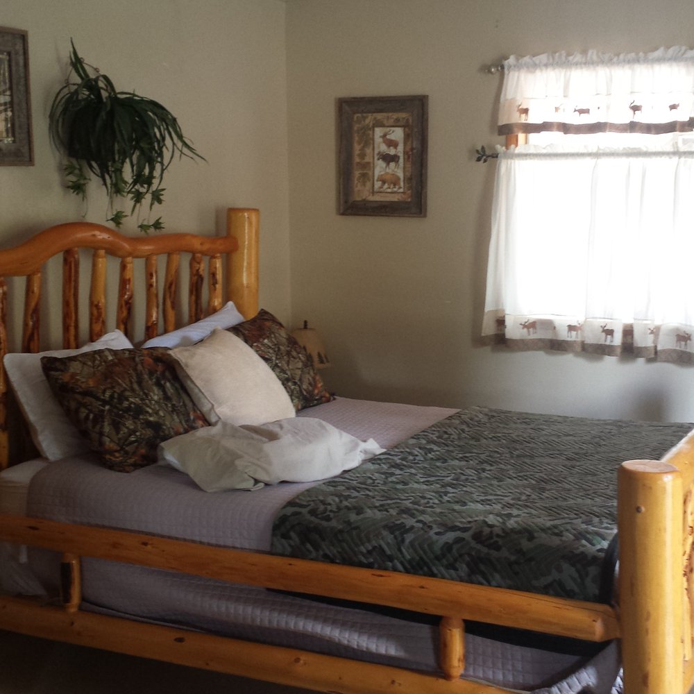 Squaw Rock Resort & Rv Park - Queen size bed. Firm but quite comfy - Resorts Near Me - Naches, Washington Squaw Rock Resort & Rv Park - Queen size bed. Firm but quite comfy - Resorts Near Me - Naches, Washington