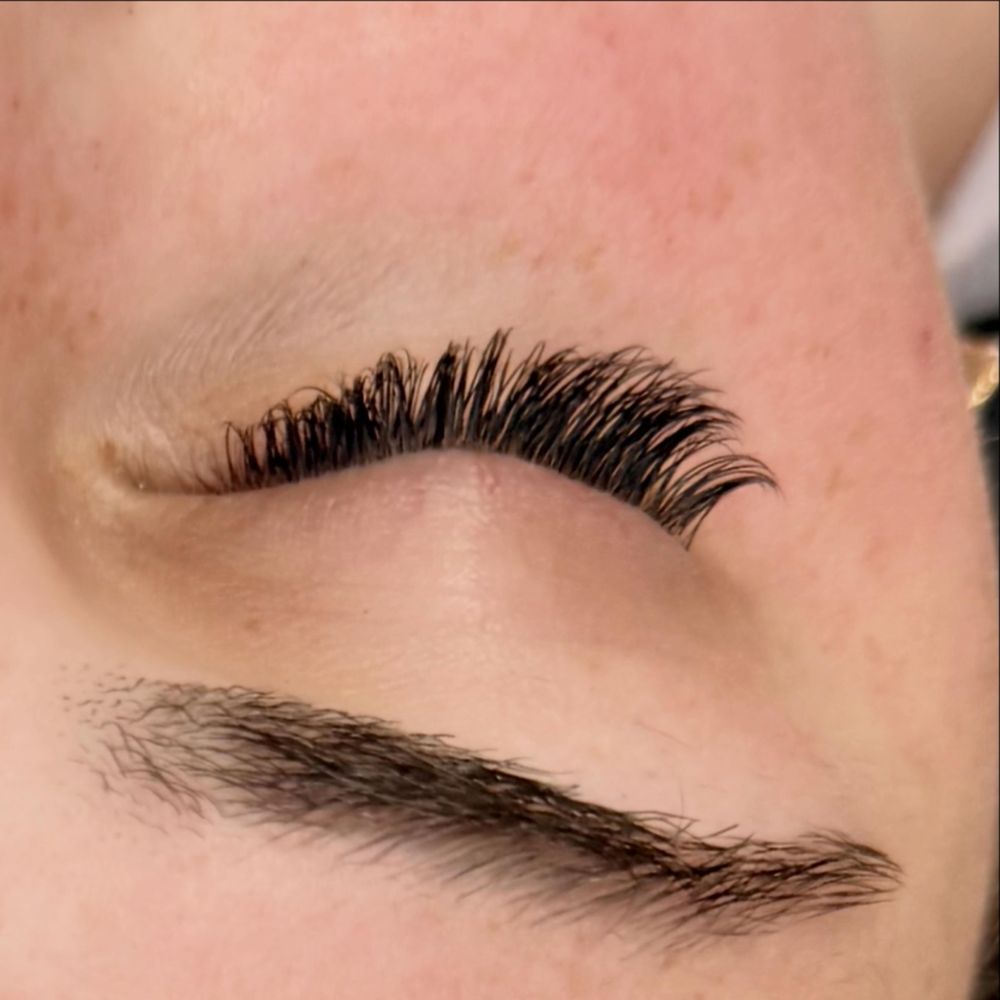 Lash It Up By Lonnie Logo
