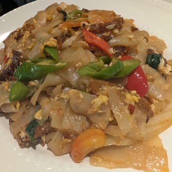 Niyom Thai Kitchen - Pad see yew - Thai Near Me - Flushing, New York
