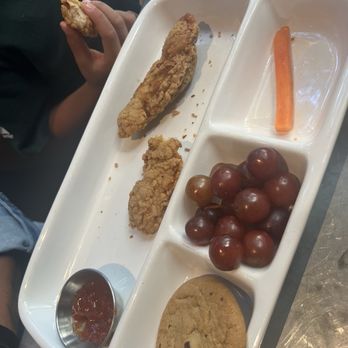 Cafeteria 15L - Kids chicken strips-late photo - Breakfast & Brunch Near Me - Sacramento, California