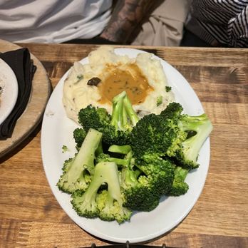 Yosemite Ranch - Mashed Potatoes and broccoli - Steakhouses Near Me - Fresno, California Yosemite Ranch - Mashed Potatoes and broccoli - Steakhouses Near Me - Fresno, California