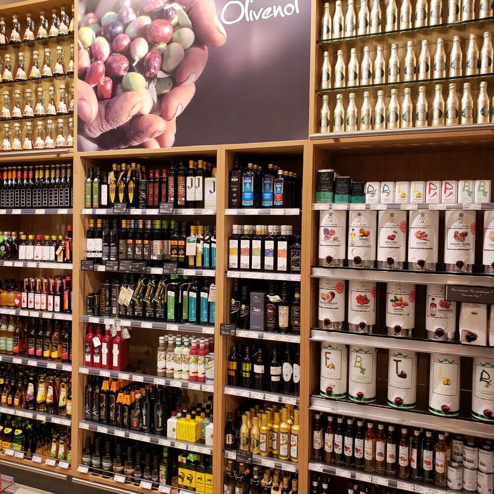 Galeria Kaufhof - Olive oil section - Department Stores Near Me - Berlin, BE