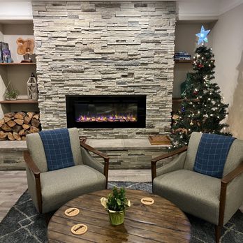 Inn at Mount Shasta - The lobby / registration area. - Hotels Near Me - Mount Shasta, California