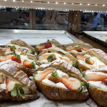 Chateau De Chantilly Cafe - Bakeries Near Me - Chantilly, Virginia