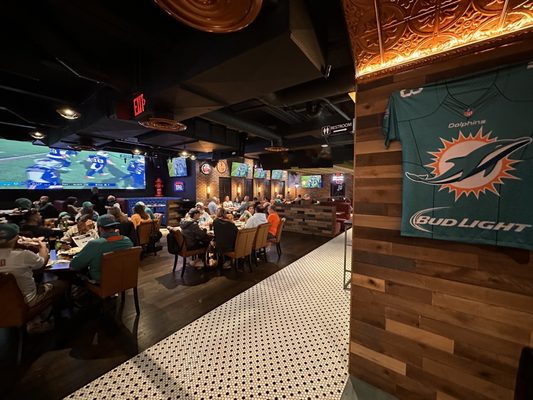 Old Tom's Sports Bar Kendall by null