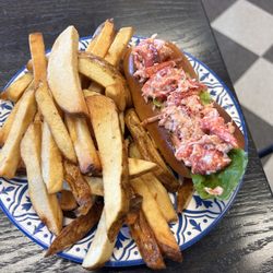 Fredie's Fantastic Fish House - Lobster roll and fries - October 2026