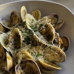 Bucatini alle Vongole Bucatini alle Vongole