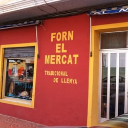Forn el Mercat - Vista de la fachada. Frente al mercado.