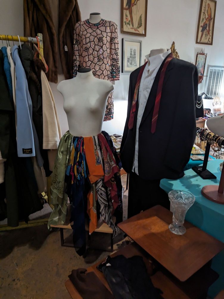 FUN, FUNKY, FAB VINTAGE Updated June 2024 3900 Rosa Ave, El Paso