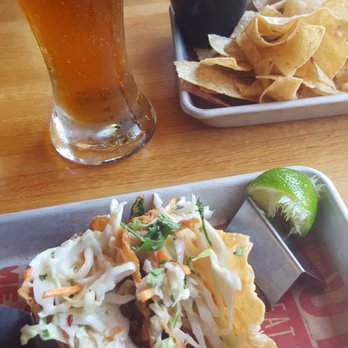 Applebee's Grill + Bar - Happy Hour Wonton Tacos, Chips and Salsa, and a beer. - American Near Me - Florence, Kentucky