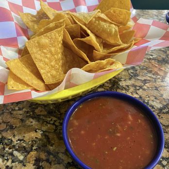Los Compadres Mexican Restaurant - Complimentary chips and salsa - Mexican Near Me - Frankfort, Indiana