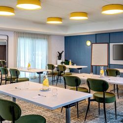Sonesta Select Boston Foxborough Mansfield - The Meet with Whiteboard