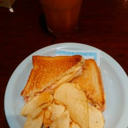Coffee & Tea Co. - Muy buena la combinación smoothie y tostadito!