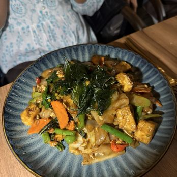 Lalyn - Pad kee mao - Thai Near Me - New York, New York