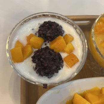 Mango Mango Dessert - Coconut Snow White Juice and Black Rice - Desserts Near Me - Chicago, Illinois
