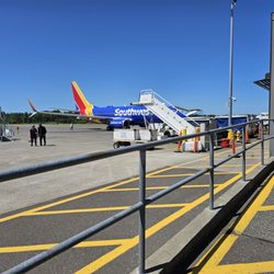 Bellingham International Airport - BLI - Ramp- boarding planes  outside