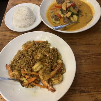 One Two Thai - Pineapple Fried Rice， Red Curry - Thai Near Me - New York, New York