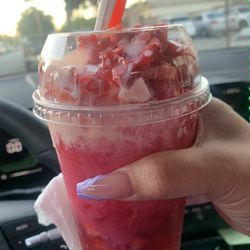 El Rinconcito - Strawberry Rapado with Lechera .. yummy
