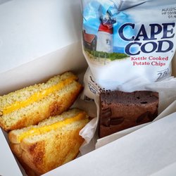 Fishermen's View Seafood Market - grilled cheese picnic box
