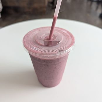 Lively - berries smoothie - Coffee & Tea Near Me - Brooklyn, New York