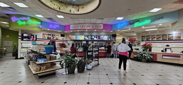 Lee's Sandwiches by null