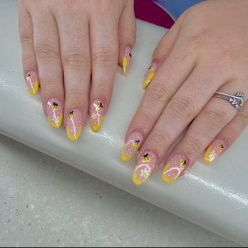 Yessi Nails - Almond Aprés Gel x - Nail Technicians Near Me - Woodburn , Oregon