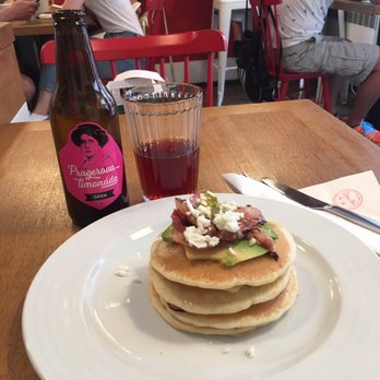 Den Noc - Bacon and avocado pancakes with a rose lemonade to drink. - Bistros Near Me - Prague, Puerto Rico