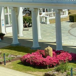 Kurhotel Skodsborg - Beautiful flowers  and water .. in the garden