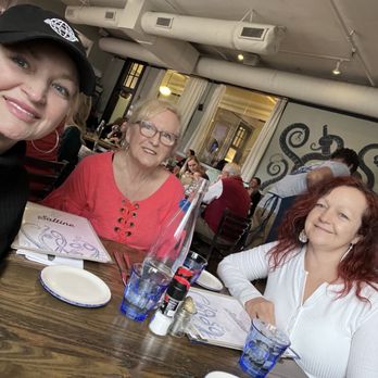 Saltine - Us girls - Southern Near Me - Jackson, Mississippi Saltine - Us girls - Southern Near Me - Jackson, Mississippi