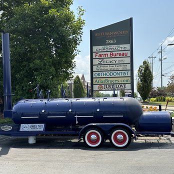 Single Tree BBQ - Big blue smoker. Nice wheels! - Food Trucks Near Me - Murfreesboro, Tennessee