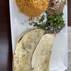 Los 2 Pollos - Quesadillas Dinner