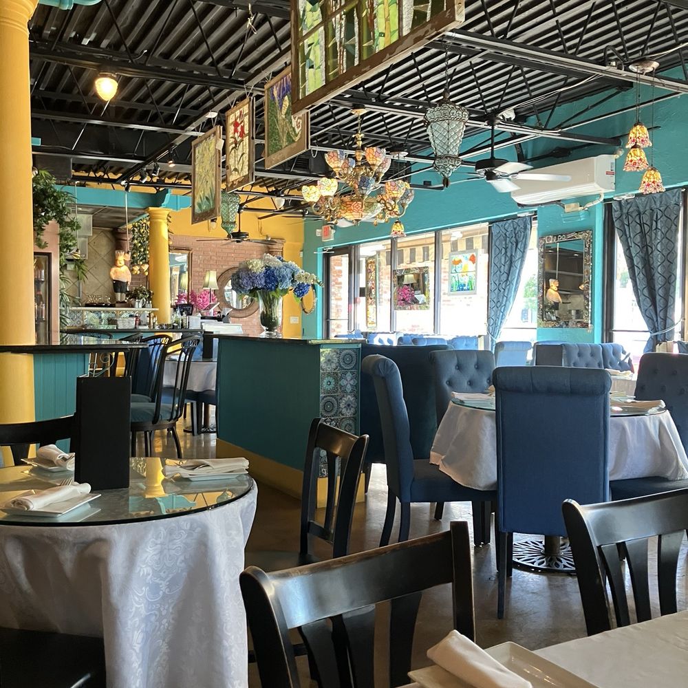 Belle & Maxwell's American /Italian restaurant - Inside - Bars Near Me - West Palm Beach, Florida