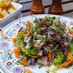 Gutsausschank Mathias Wolf - Hausmacher Wurstsalat mit Bratkartoffeln...lecker!!!