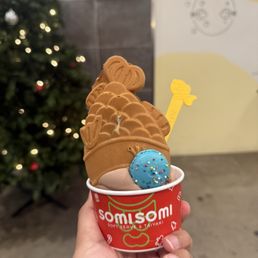 Upside down ah boong w/ chocolate ice cream and macaroon