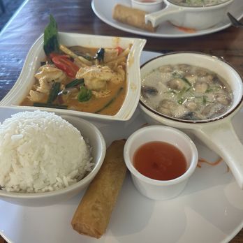 Thai Harrisonburg Restaurant - Red curry lunch special - Thai Near Me - Harrisonburg, Virginia