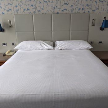 Hilton Strasbourg - King bed in the Hilton Strasbourg - Hotels Near Me - Strasbourg, 67 Hilton Strasbourg - King bed in the Hilton Strasbourg - Hotels Near Me - Strasbourg, 67