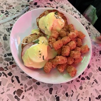 Ellen's Stardust Diner - Eggs Benedict - Diners Near Me - New York, New York