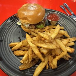 Bacon cheeseburger with fries