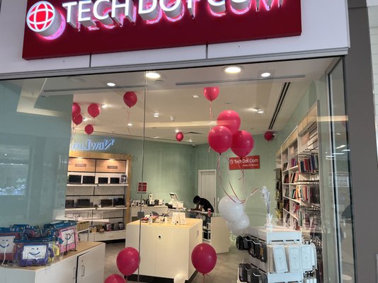 TECH DOT COM - Updated July 2026 - 1 Promenade Circle, Vaughan, Ontario ...