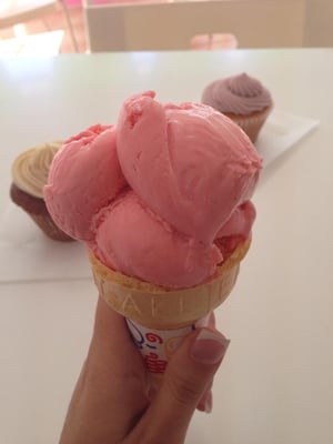 Crystal's Cakes & Cones by null