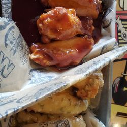 Wings Etc - Mahola-Que, Garlicky Parm