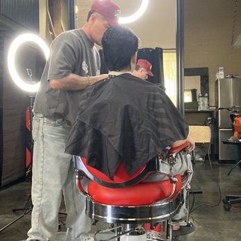 Brian's Cuttery - Barbers Near Me