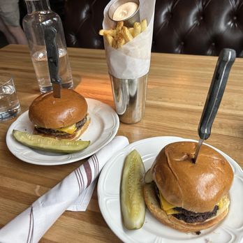 Au Cheval - Bars Near Me - Chicago, Illinois