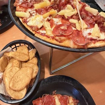 Shakey's Pizza Parlor - Medium Pizza and Mojos  Peperoni, bacon and pineapple - Pizza Near Me - Covina, California
