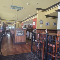 The Roadhouse Restaurant & Inn - Inside