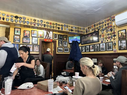 Regina Pizzeria by null