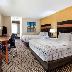 La Quinta Inn by Wyndham Sandusky near Cedar Point - Guest room