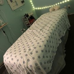 New Days Massage - Massage bed