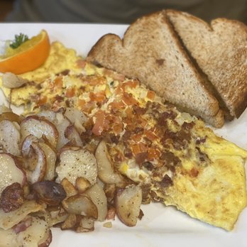 Keke's Breakfast Cafe - Potato's bacon cheddar cheese omelet and toast - Breakfast & Brunch Near Me - Windermere, Florida Keke's Breakfast Cafe - Potato's bacon cheddar cheese omelet and toast - Breakfast & Brunch Near Me - Windermere, Florida